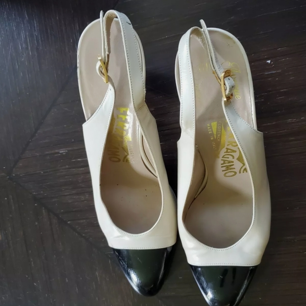 Ferragamo women shoes size  7- AA. Please see photos of mild scrat from storage